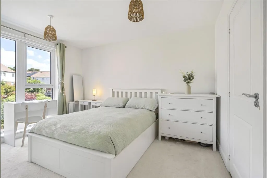 Hawker Drive, Addlestone, KT15, photo 5