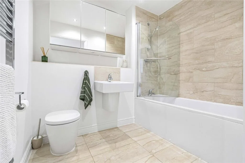 Hawker Drive, Addlestone, KT15, photo 6