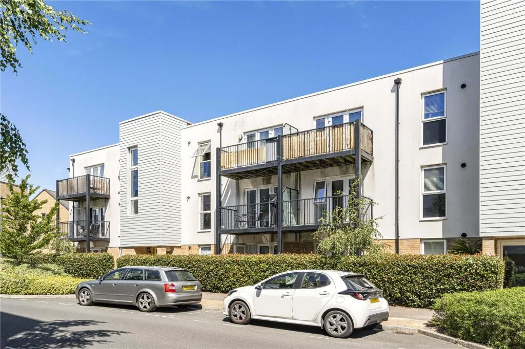 Hawker Drive, Addlestone, KT15, photo 2