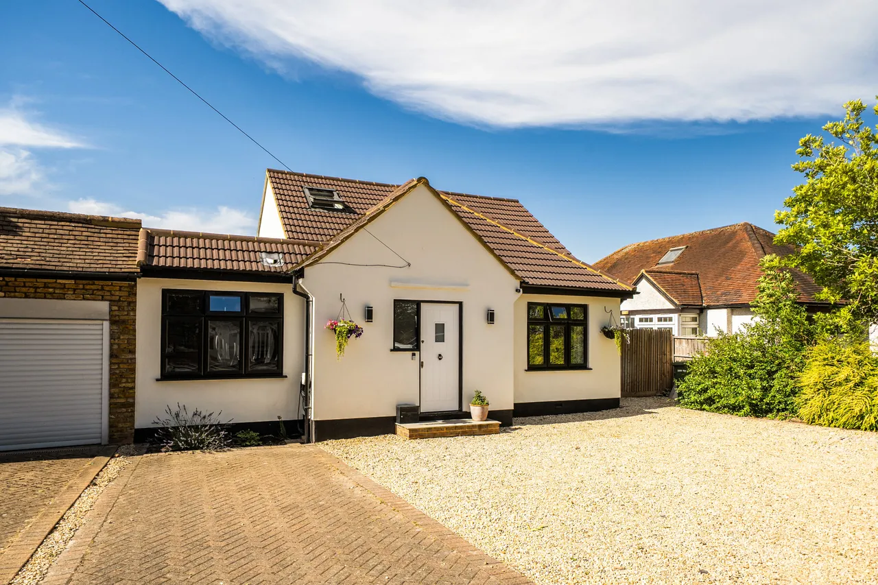 4 bed property for sale — Pembroke Road, Ruislip, HA4