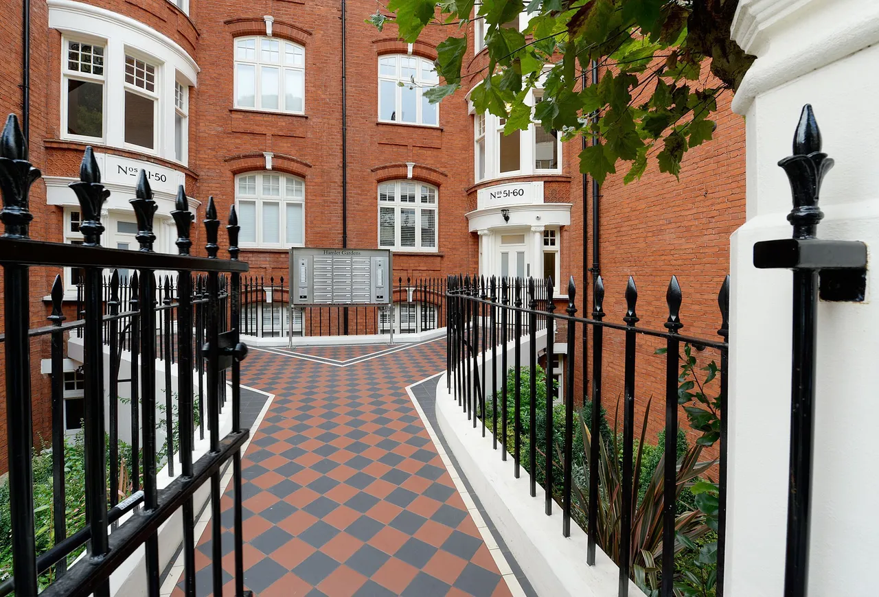 1 bed flat to rent — 204 Hamlet Gardens, London