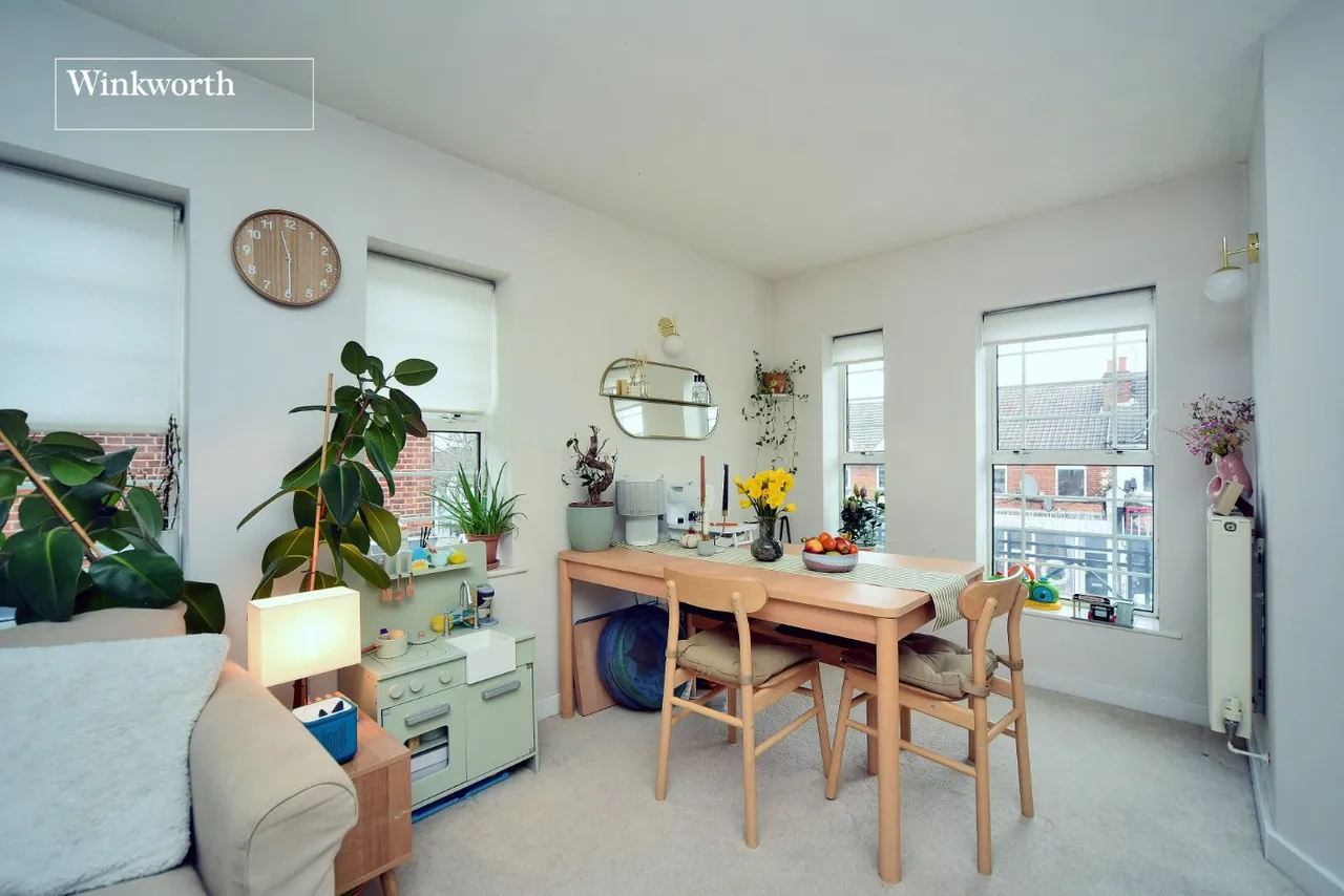 Brabham Court, 39 Central Road, Worcester Park, KT4, photo 2
