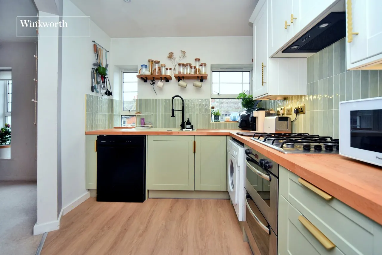 Brabham Court, 39 Central Road, Worcester Park, KT4, photo 3