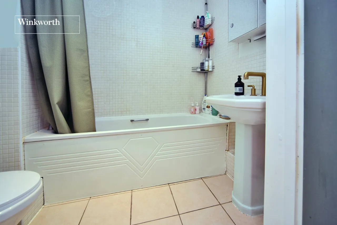 Brabham Court, 39 Central Road, Worcester Park, KT4, photo 6