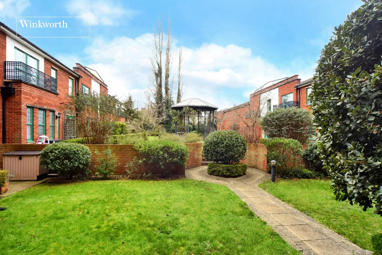 Brabham Court, 39 Central Road, Worcester Park, KT4, photo 11