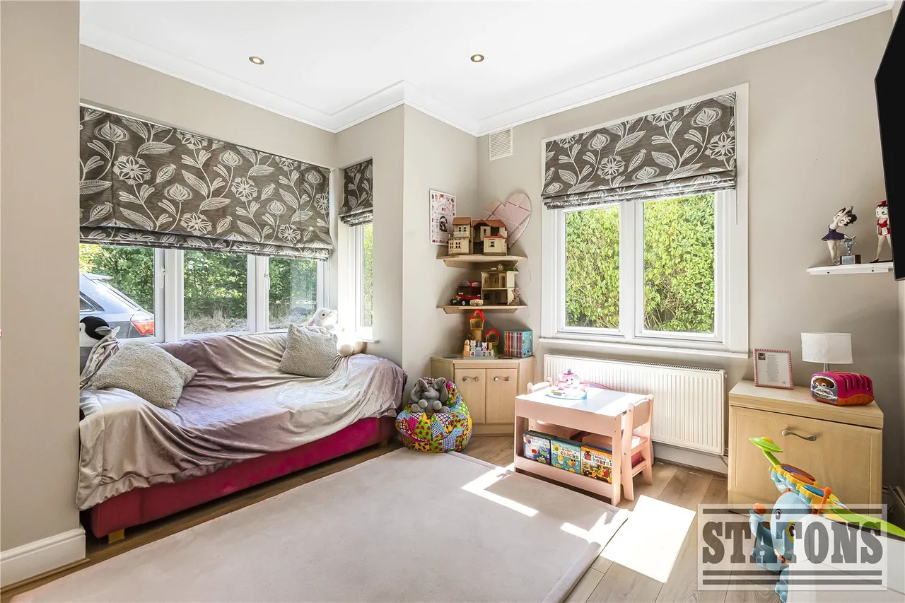 Warrengate Road, North Mymms, Hatfield, Hertfordshire, AL9 7TY, photo 8