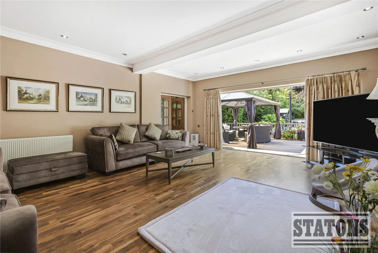 Warrengate Road, North Mymms, Hatfield, Hertfordshire, AL9 7TY, photo 3