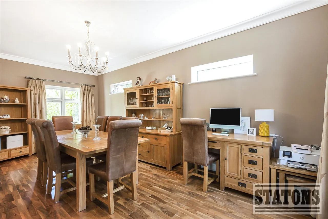 Warrengate Road, North Mymms, Hatfield, Hertfordshire, AL9 7TY, photo 5