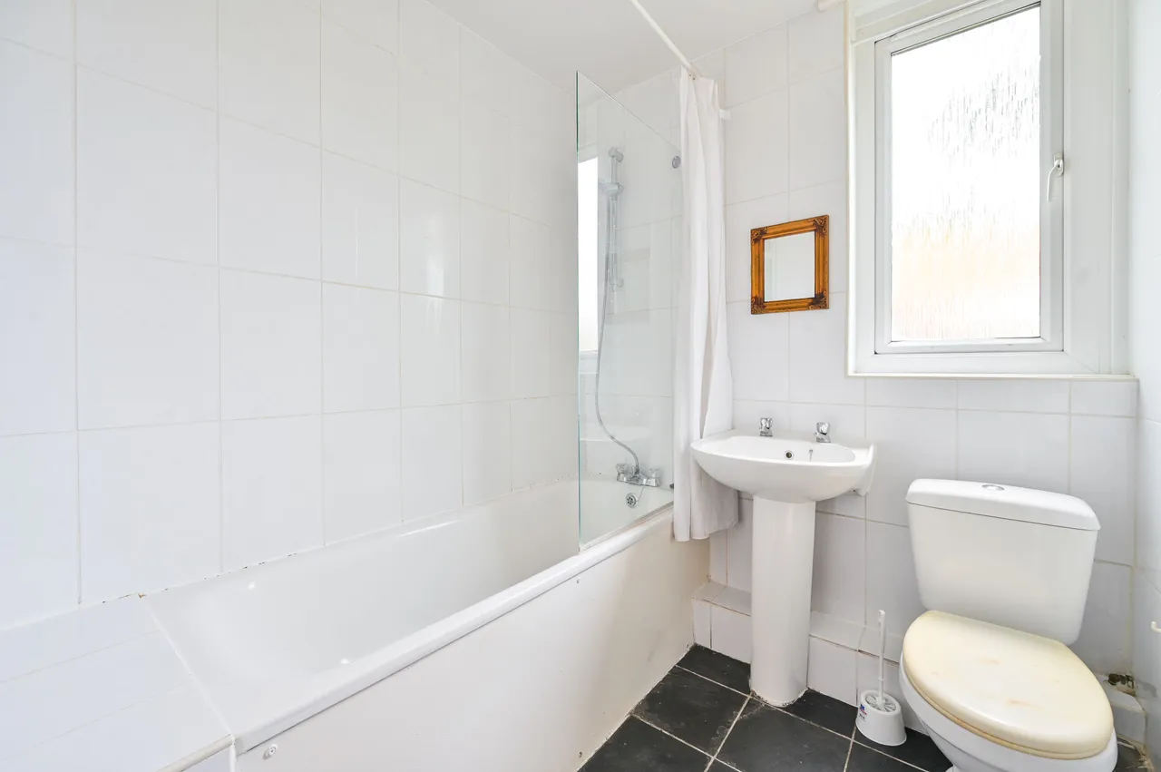 12 Harfield Gardens, Grove Lane, London, photo 5