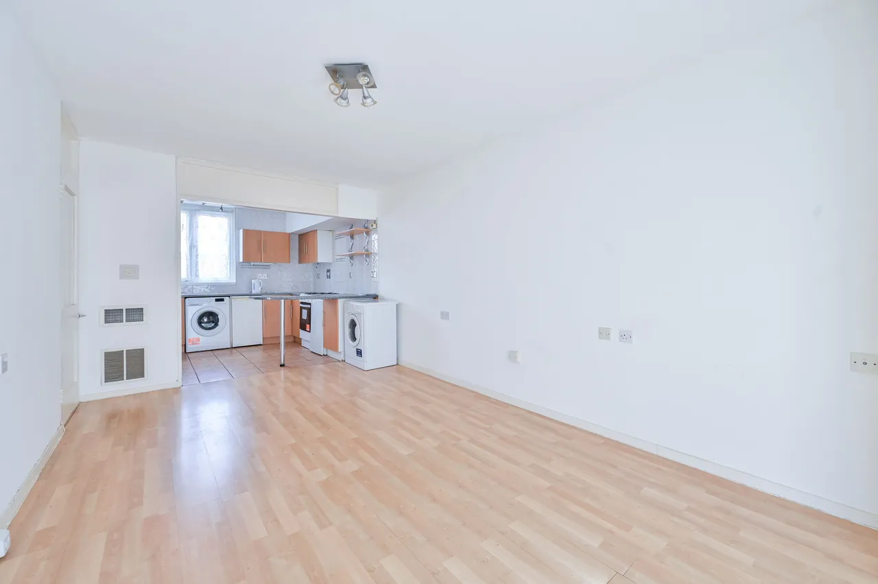 12 Harfield Gardens, Grove Lane, London, photo 7