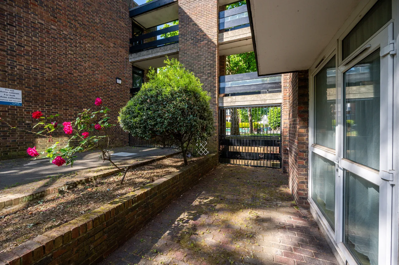 12 Harfield Gardens, Grove Lane, London, photo 10