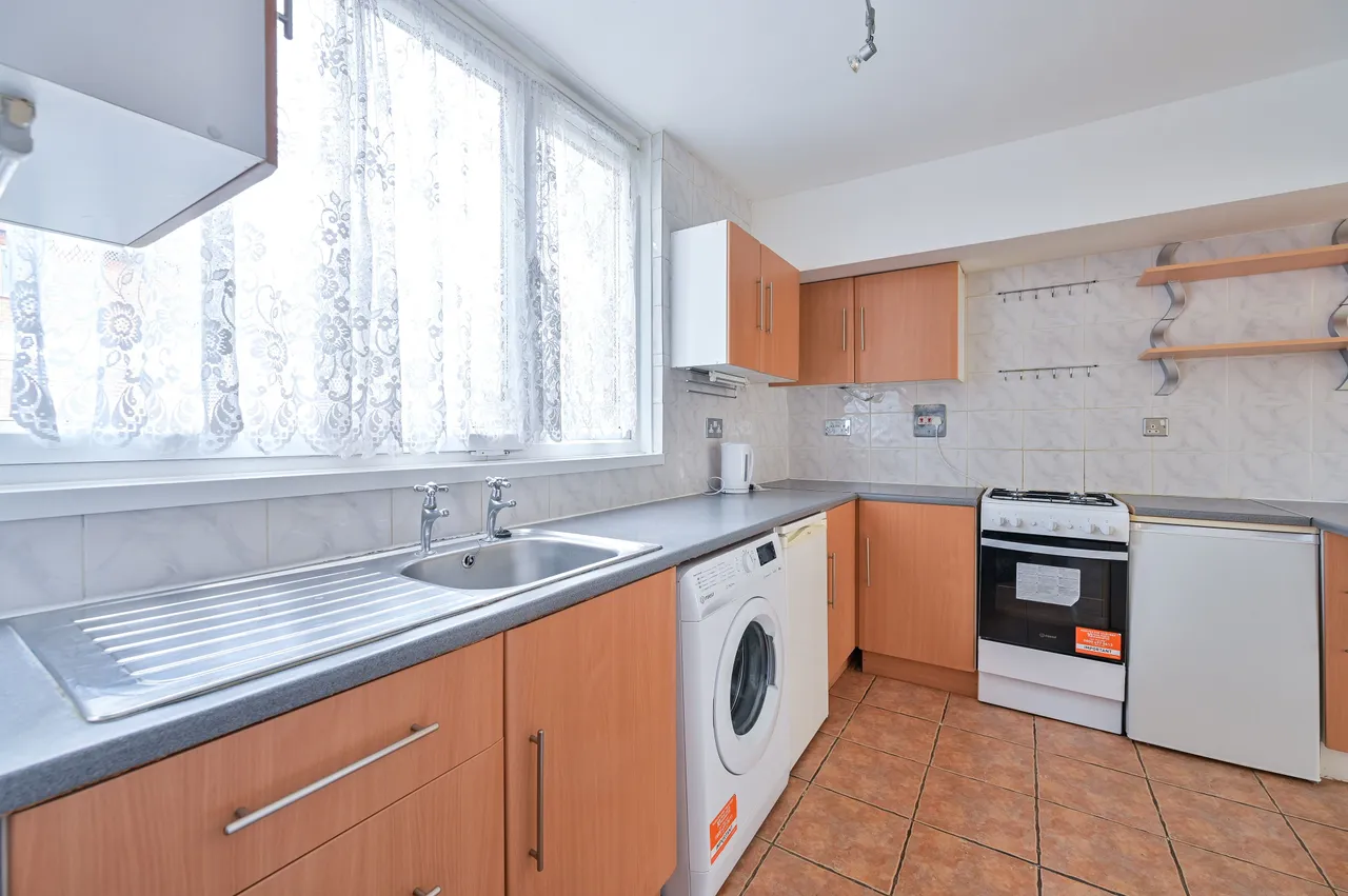 12 Harfield Gardens, Grove Lane, London, photo 9