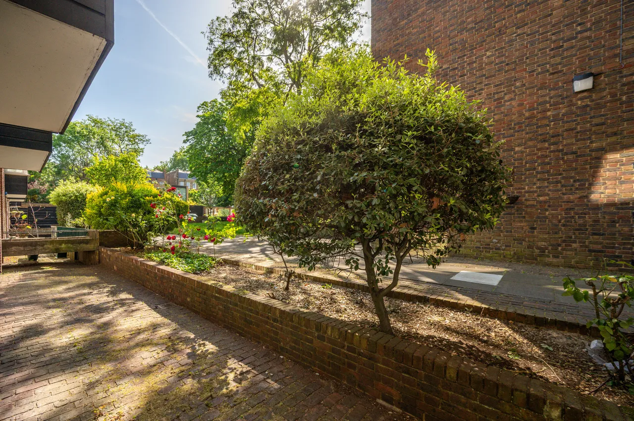 12 Harfield Gardens, Grove Lane, London, photo 6