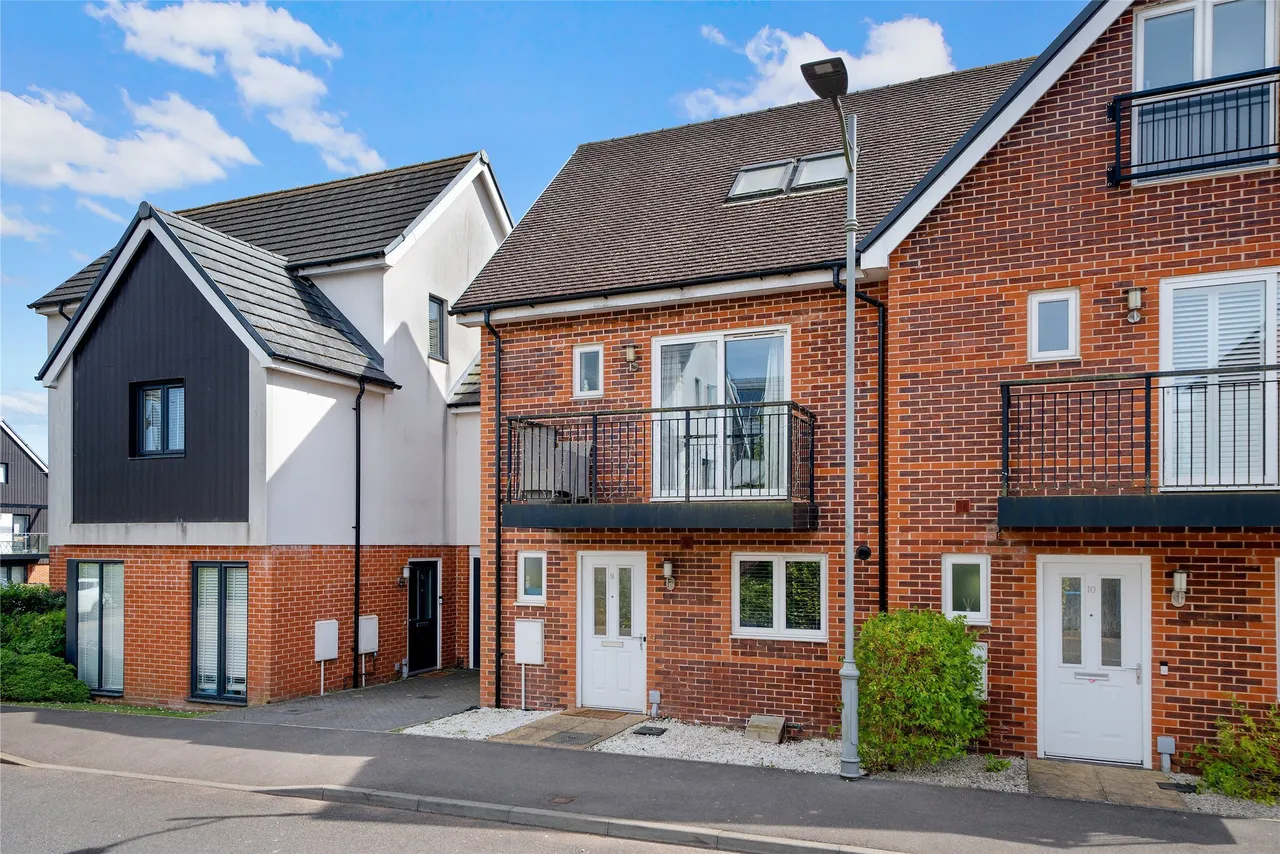 4 bed property for sale, Williams Road, Oxted, RH8