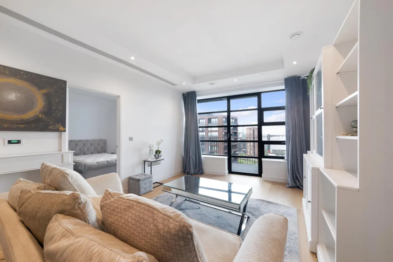 1 bed flat for sale, Defoe House, London City Island, E14