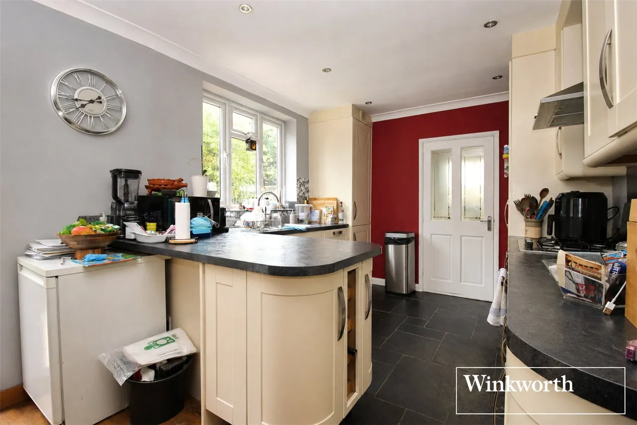Stanborough Avenue, Borehamwood, WD6, photo 5