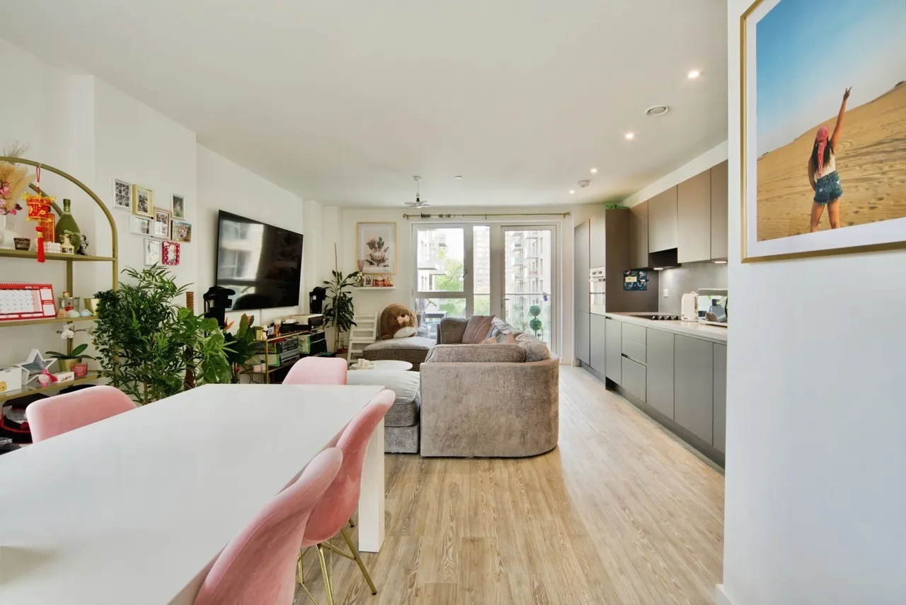 3 bed flat for sale — Thunderer Street, Upton Park, London, E13