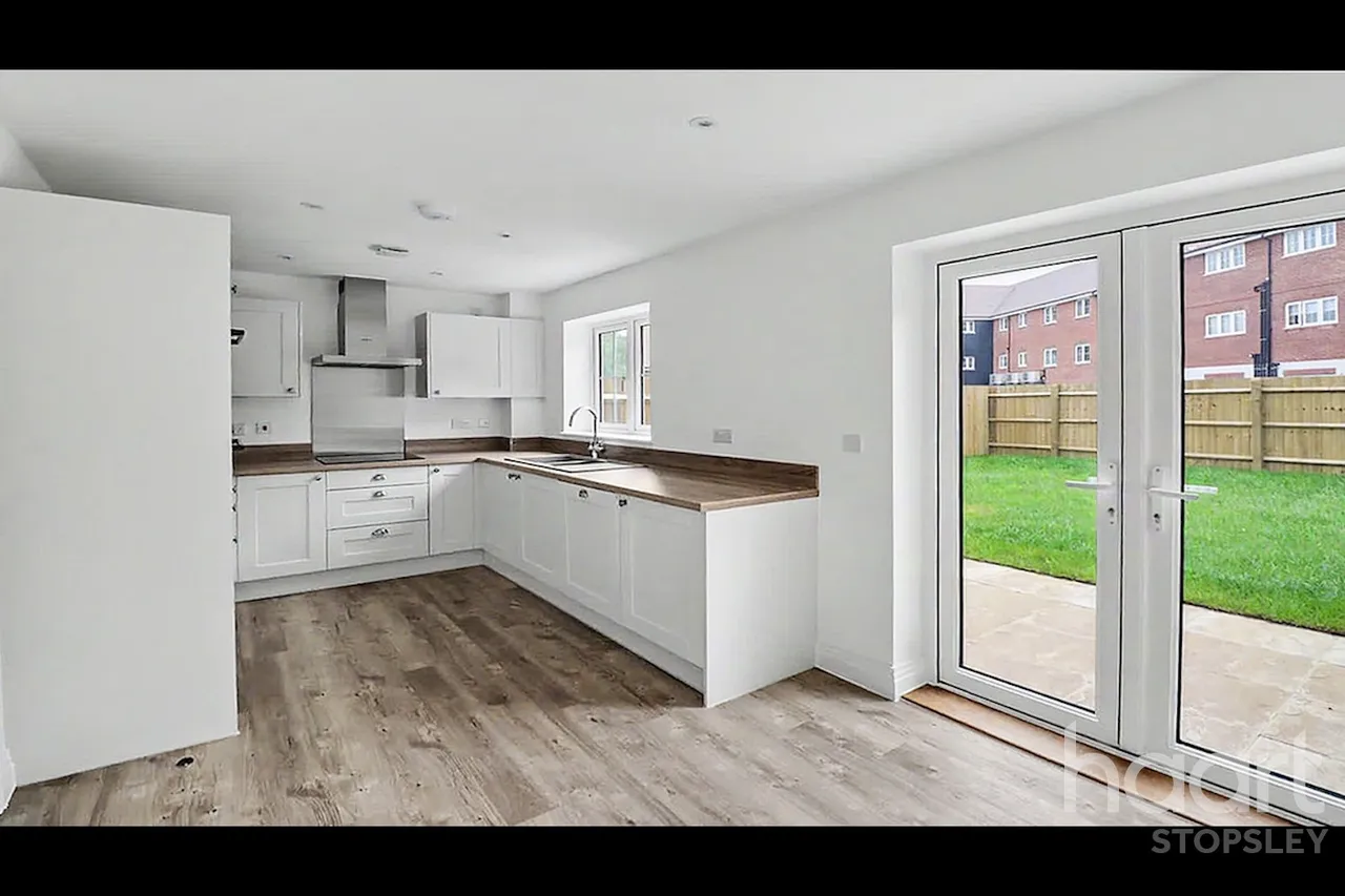 Molyneaux Avenue, Bovingdon Village, HP3, photo 5