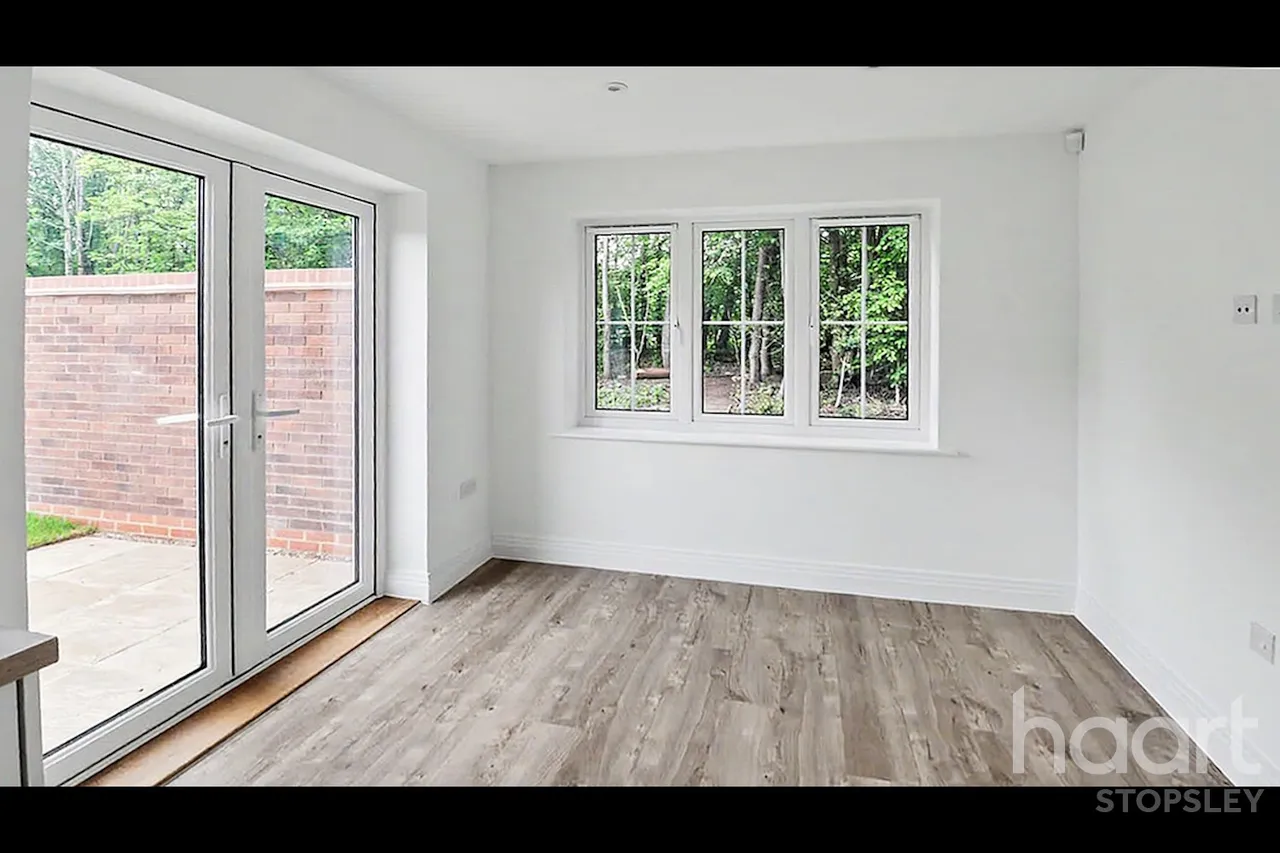 Molyneaux Avenue, Bovingdon Village, HP3, photo 6