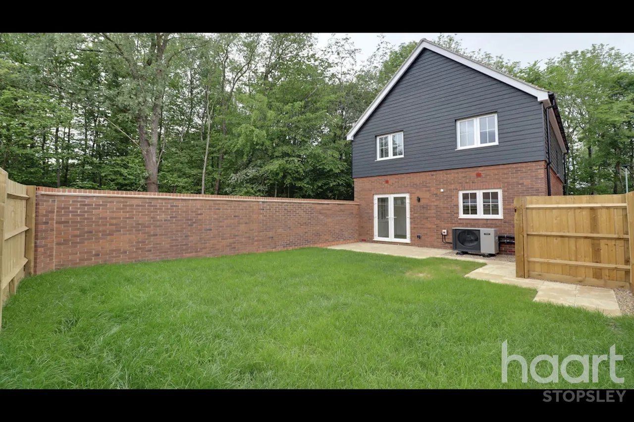 Molyneaux Avenue, Bovingdon Village, HP3, photo 15