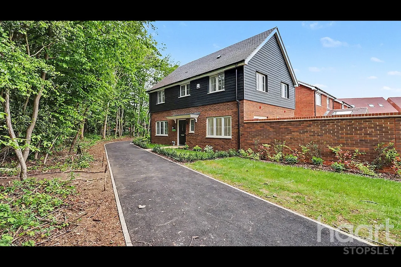 Molyneaux Avenue, Bovingdon Village, HP3, photo 13