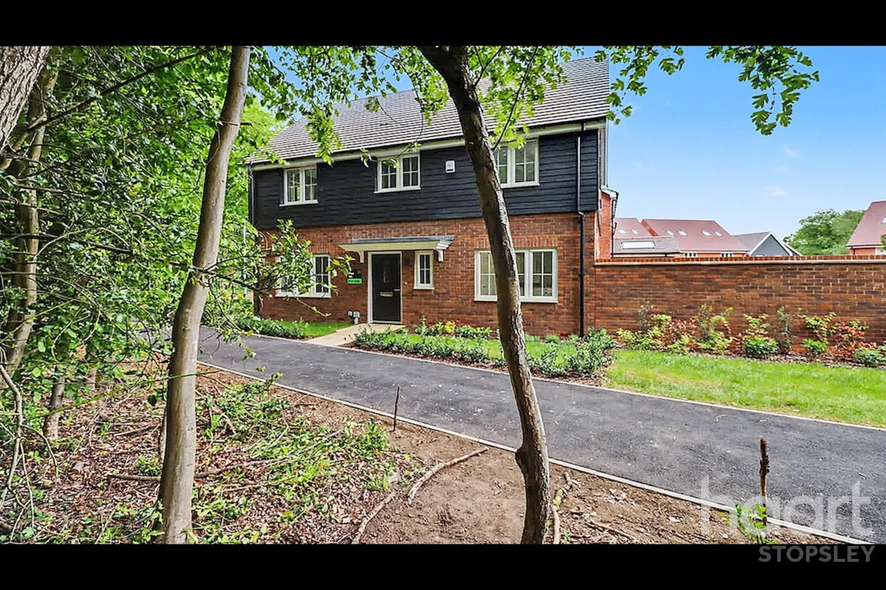 Molyneaux Avenue, Bovingdon Village, HP3, photo 14