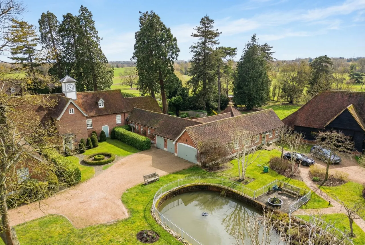 Hassobury, Farnham, CM23, photo 2
