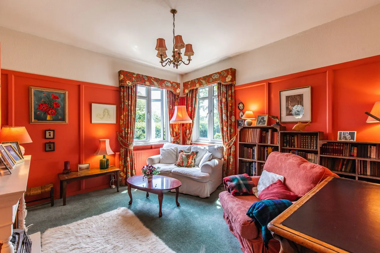 Spacious Six-Bed Home with Sea Views, photo 19