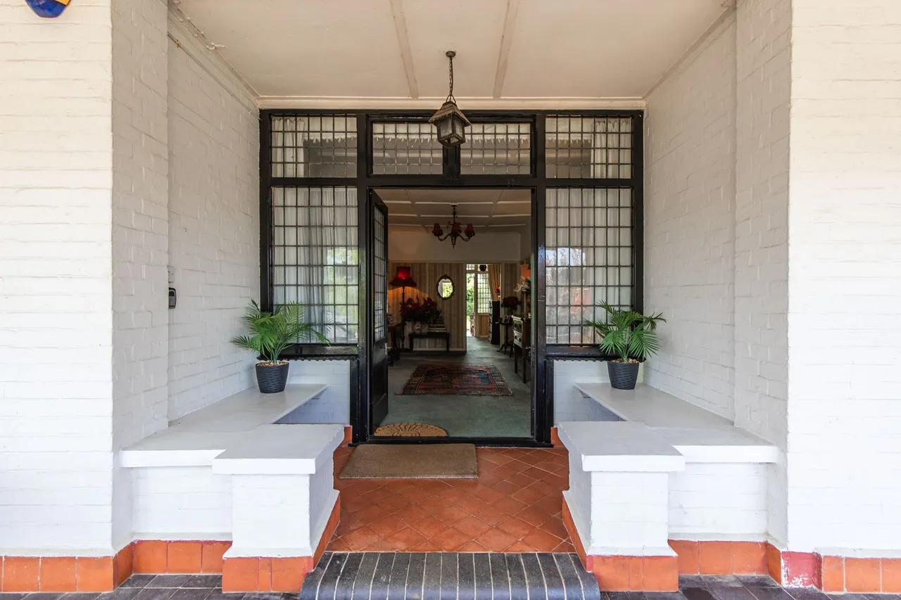 Spacious Six-Bed Home with Sea Views, photo 10