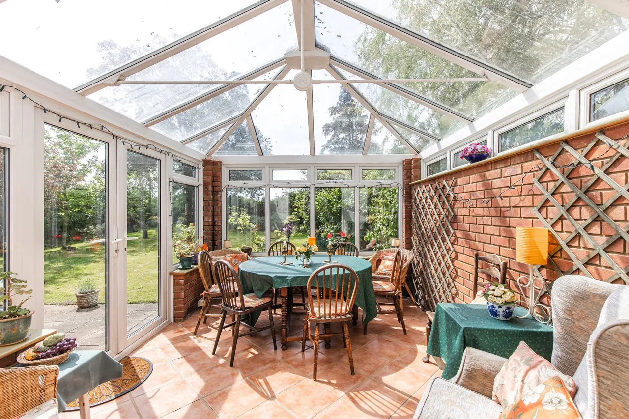 Spacious Six-Bed Home with Sea Views, photo 6