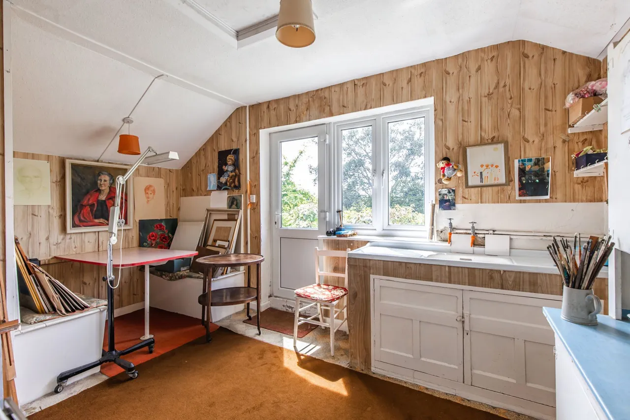 Spacious Six-Bed Home with Sea Views, photo 16
