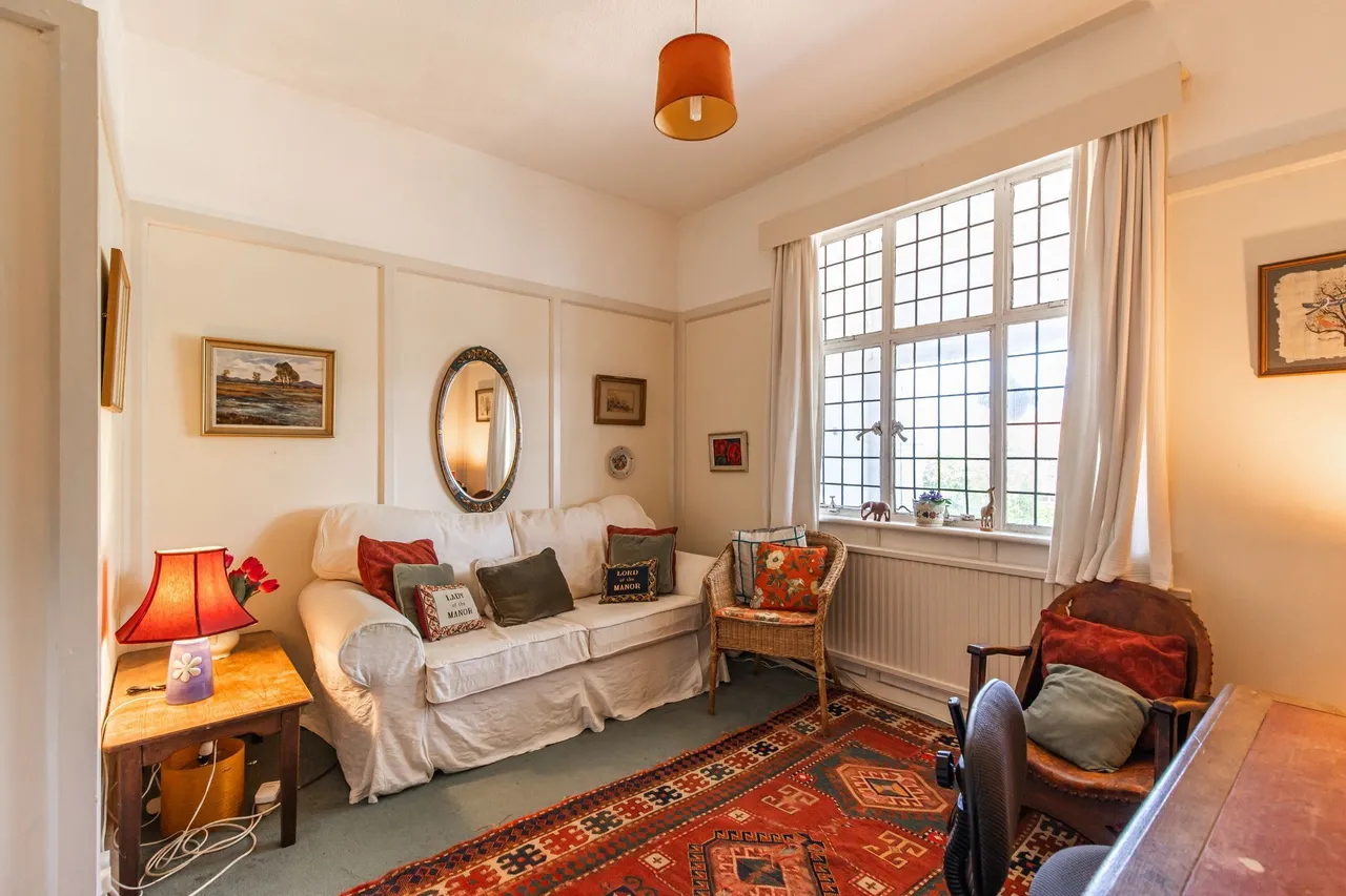 Spacious Six-Bed Home with Sea Views, photo 11