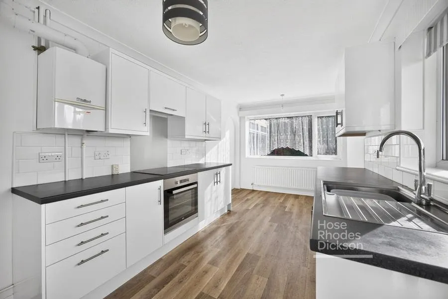 Wychwood Close, Seaview, PO34, photo 2
