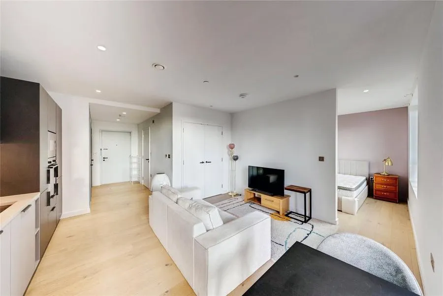 Chandlers Avenue, London, SE10, photo 4