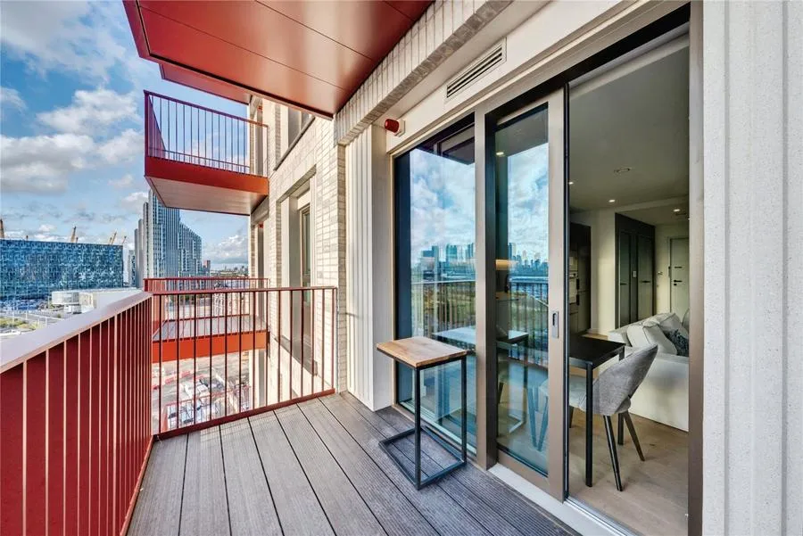 Chandlers Avenue, London, SE10, photo 8