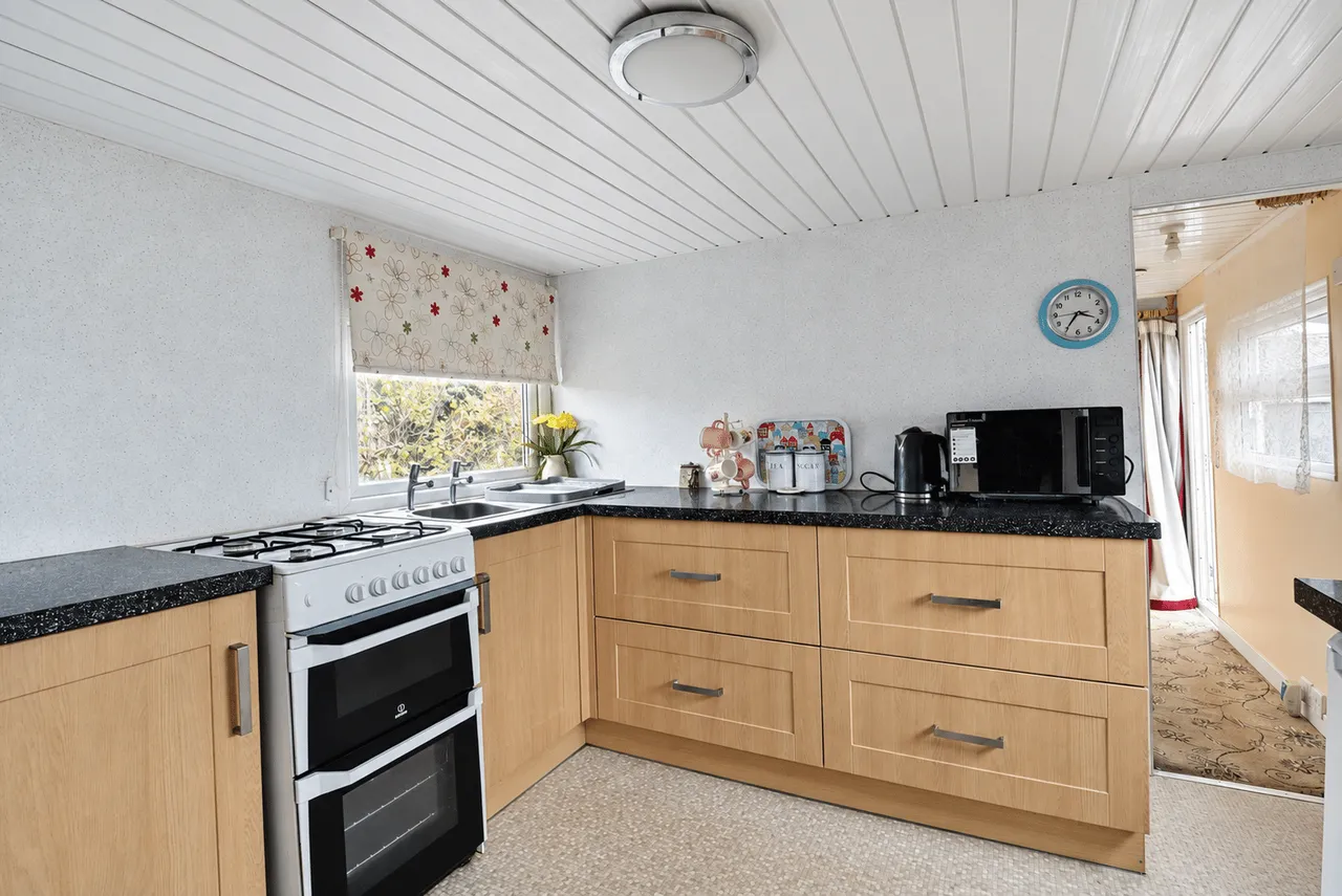 Second Avenue, Parklands Mobile Homes, DN17, photo 4