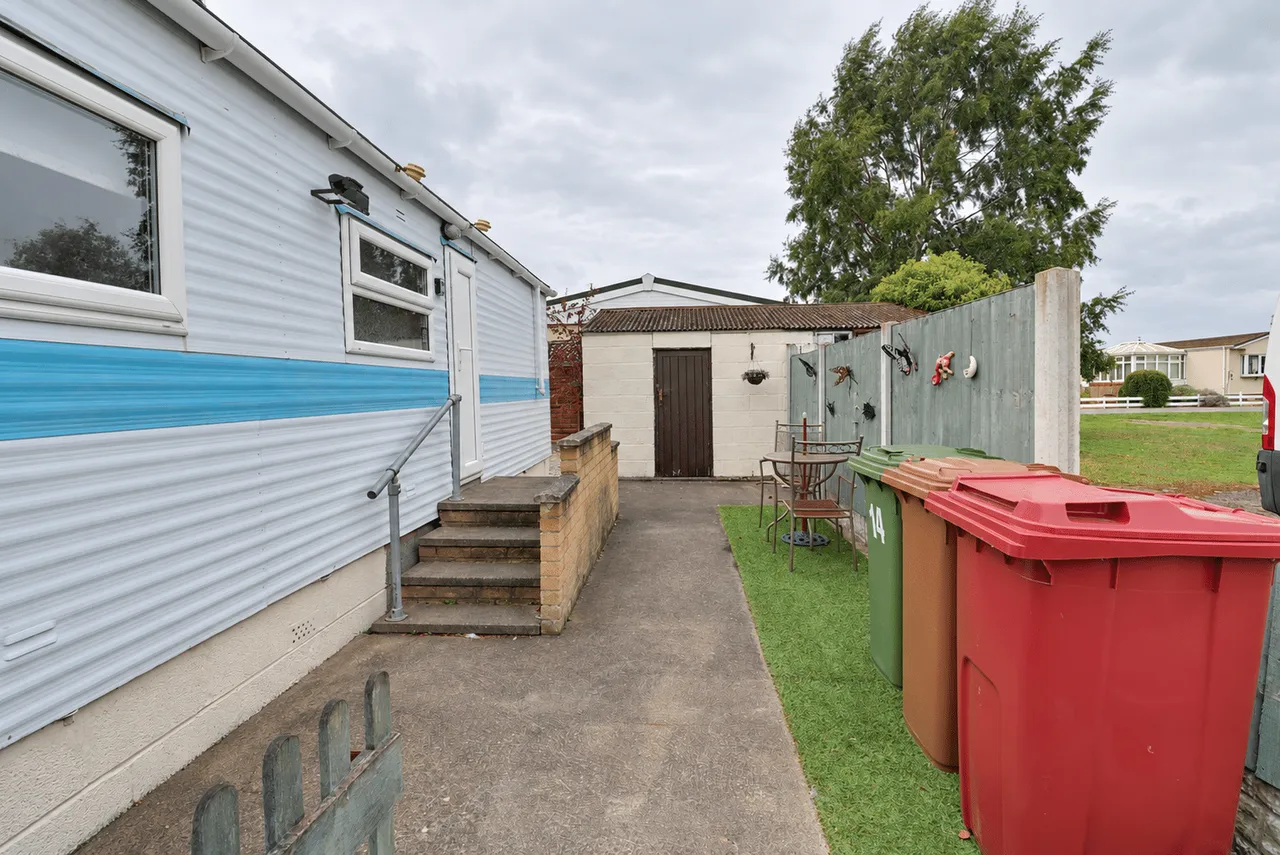Second Avenue, Parklands Mobile Homes, DN17, photo 10