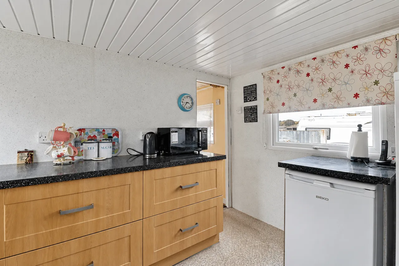 Second Avenue, Parklands Mobile Homes, DN17, photo 5