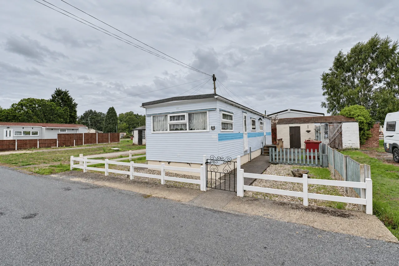 1 bed house for sale, Second Avenue, Parklands Mobile Homes, DN17