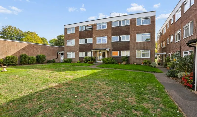 2 bed flat for sale, Downs Hill Road, Epsom, KT18