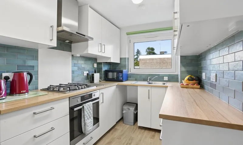 Downs Hill Road, Epsom, KT18, photo 2