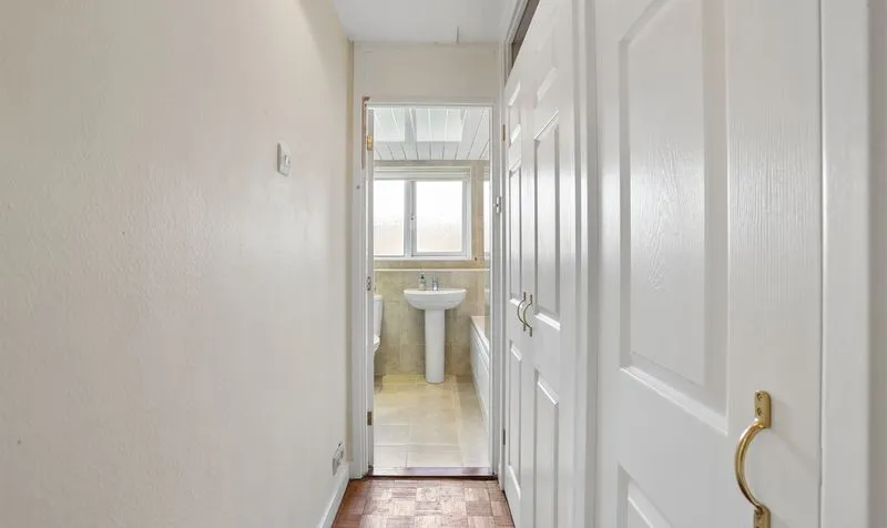 Downs Hill Road, Epsom, KT18, photo 11