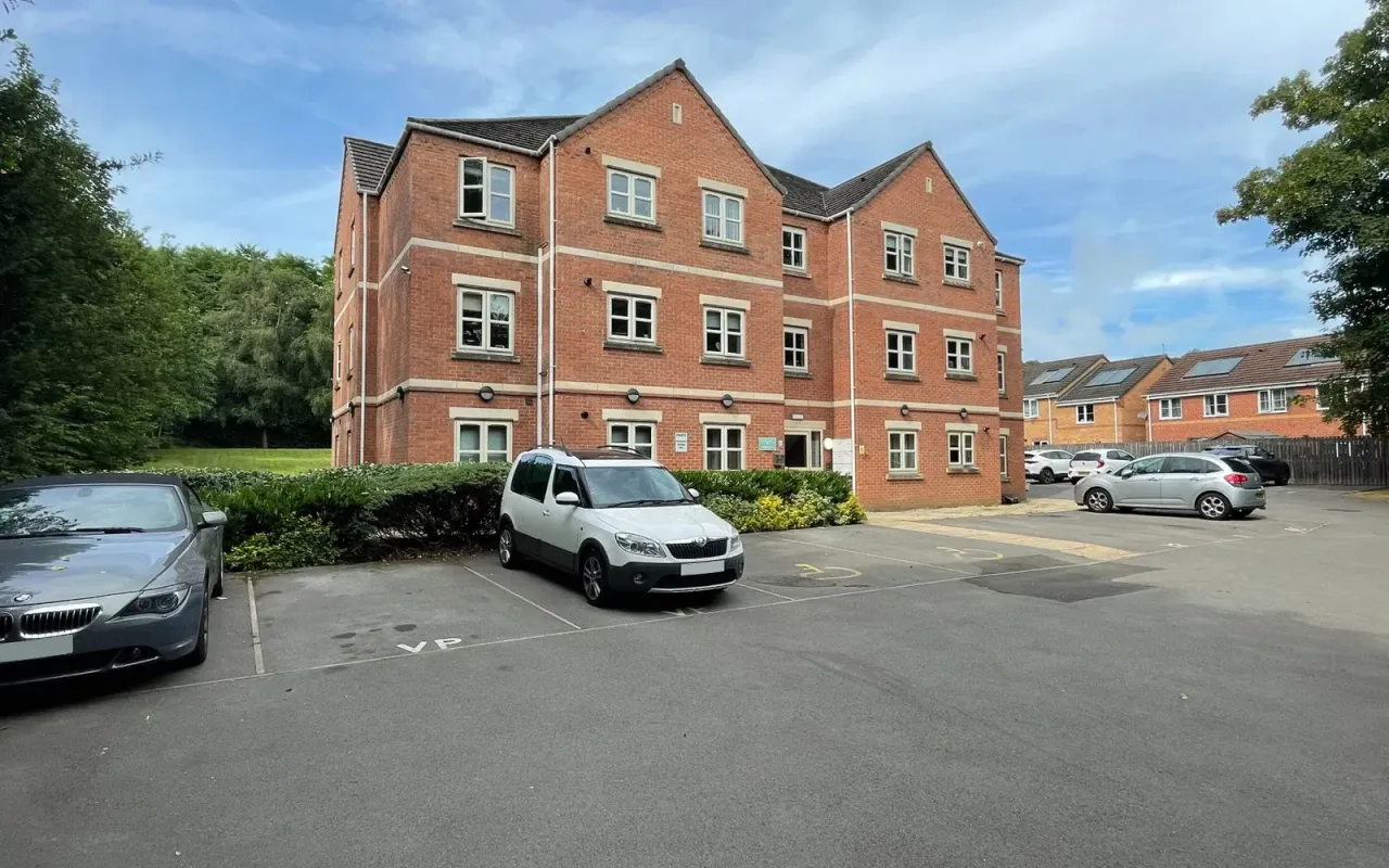 2 bed flat for sale — Grange Court, Wombwell, Barnsley, S73...