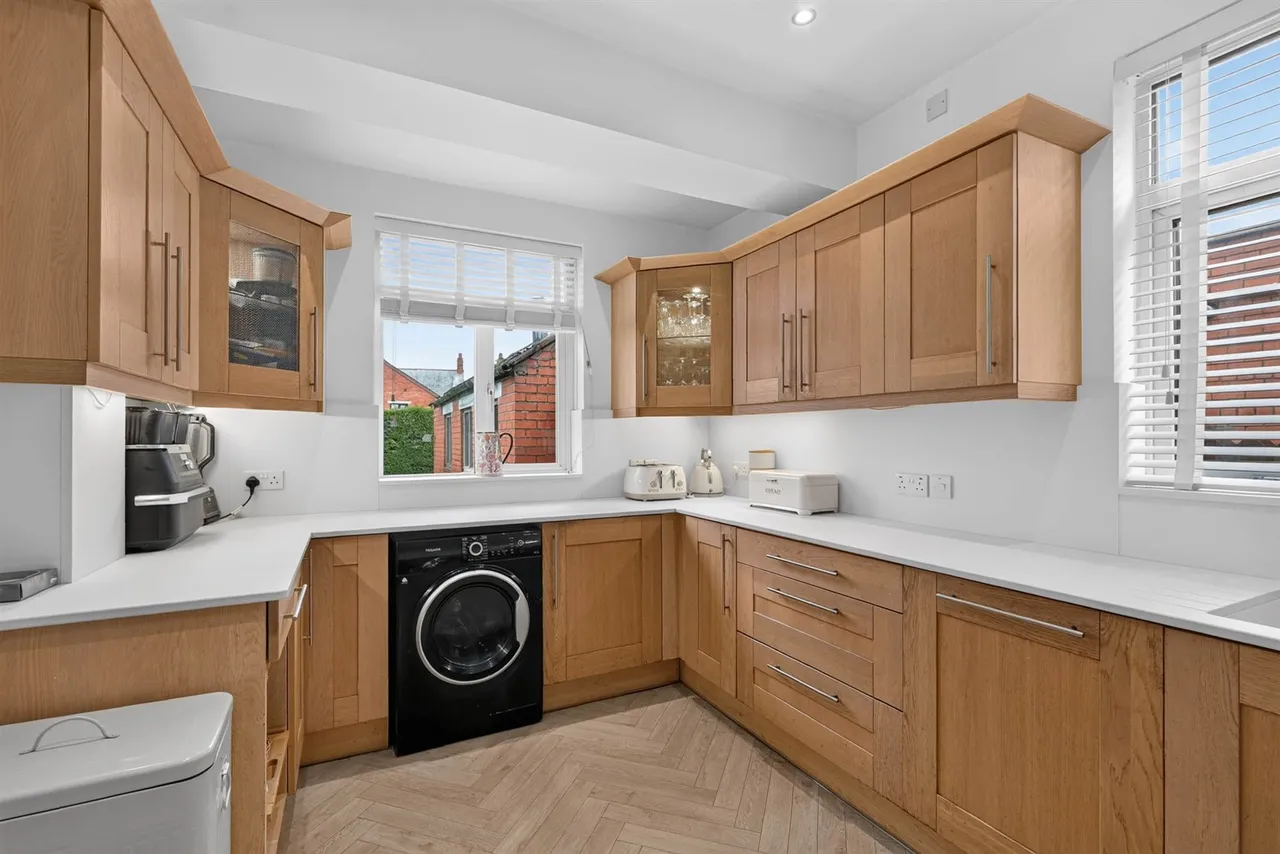 Upper Lisburn Road, Belfast, BT10, photo 16