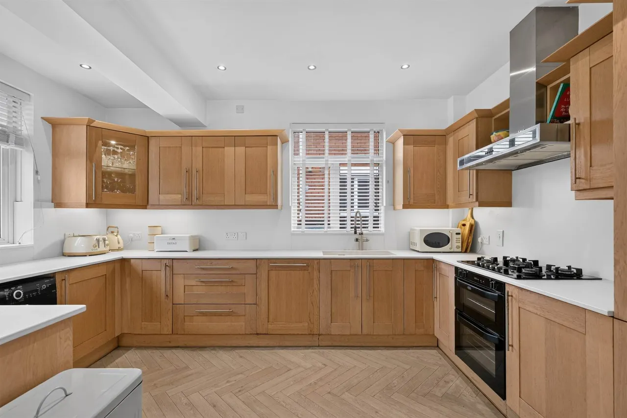 Upper Lisburn Road, Belfast, BT10, photo 15
