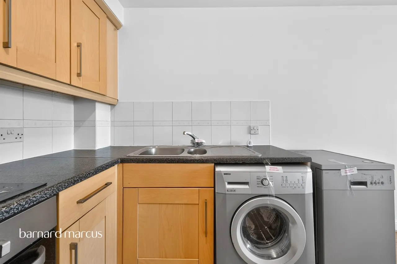 Balham High Road, London, SW17, photo 10