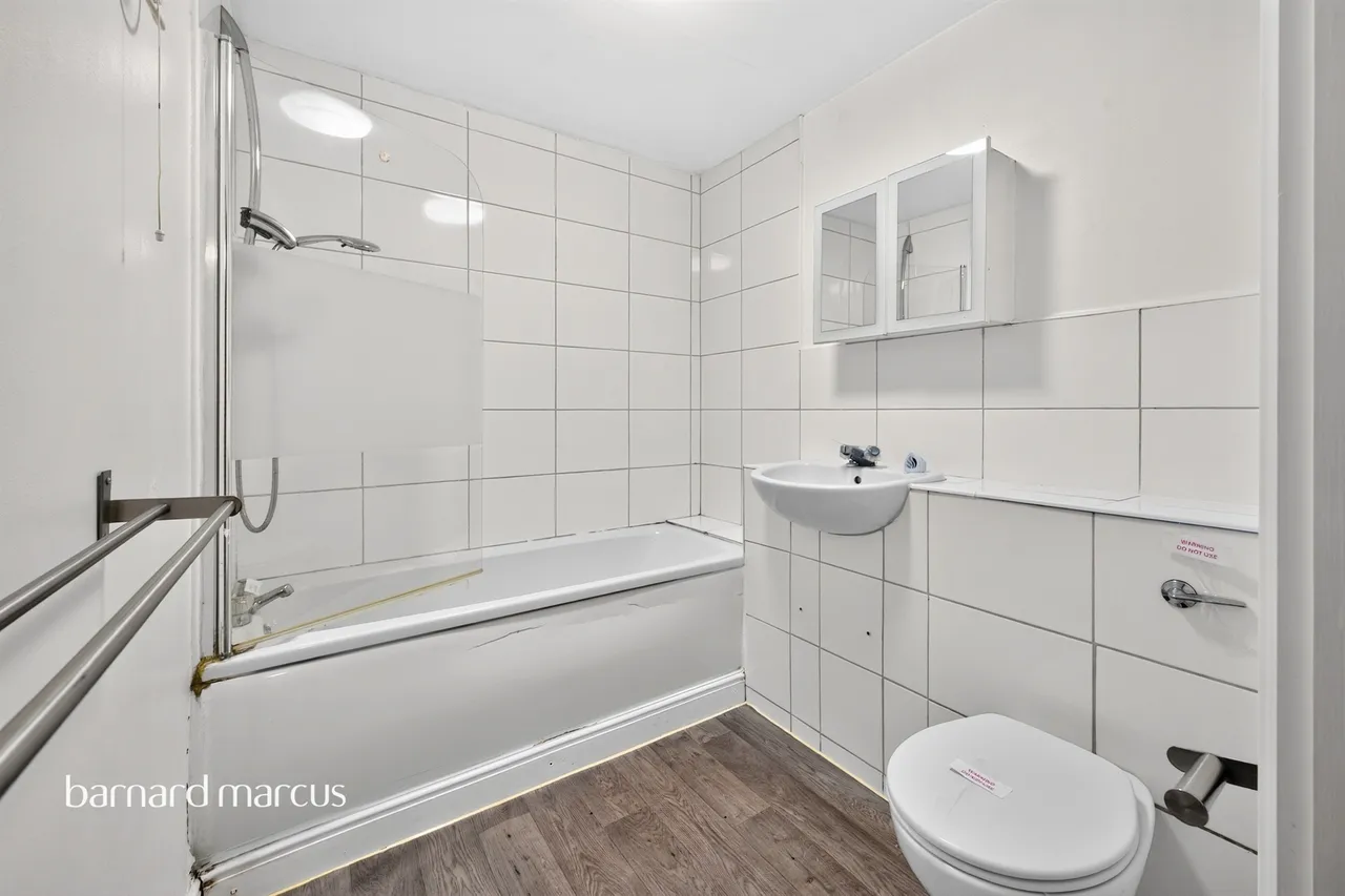 Balham High Road, London, SW17, photo 19