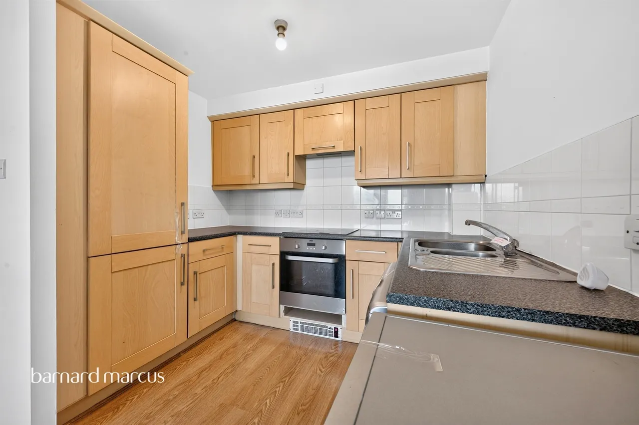 Balham High Road, London, SW17, photo 18