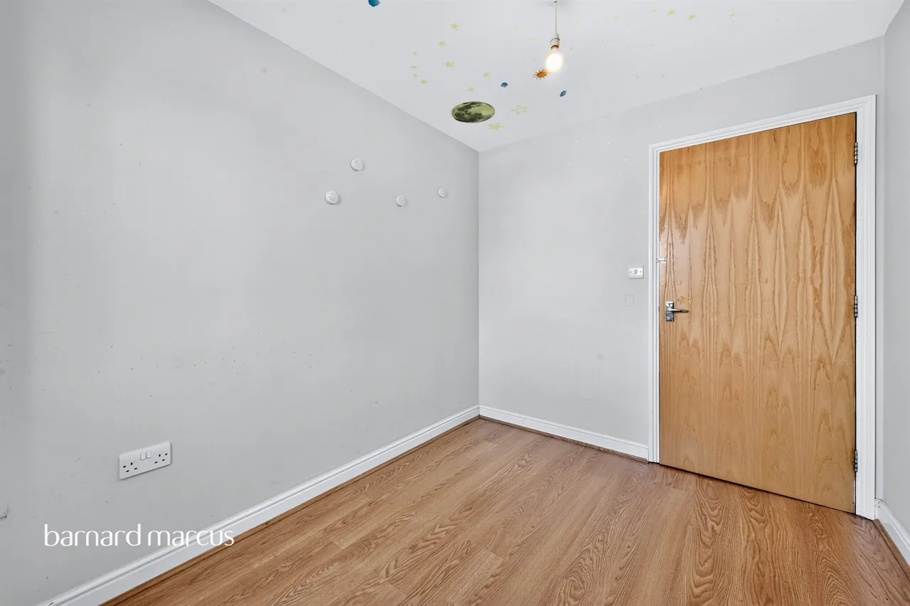 Balham High Road, London, SW17, photo 11