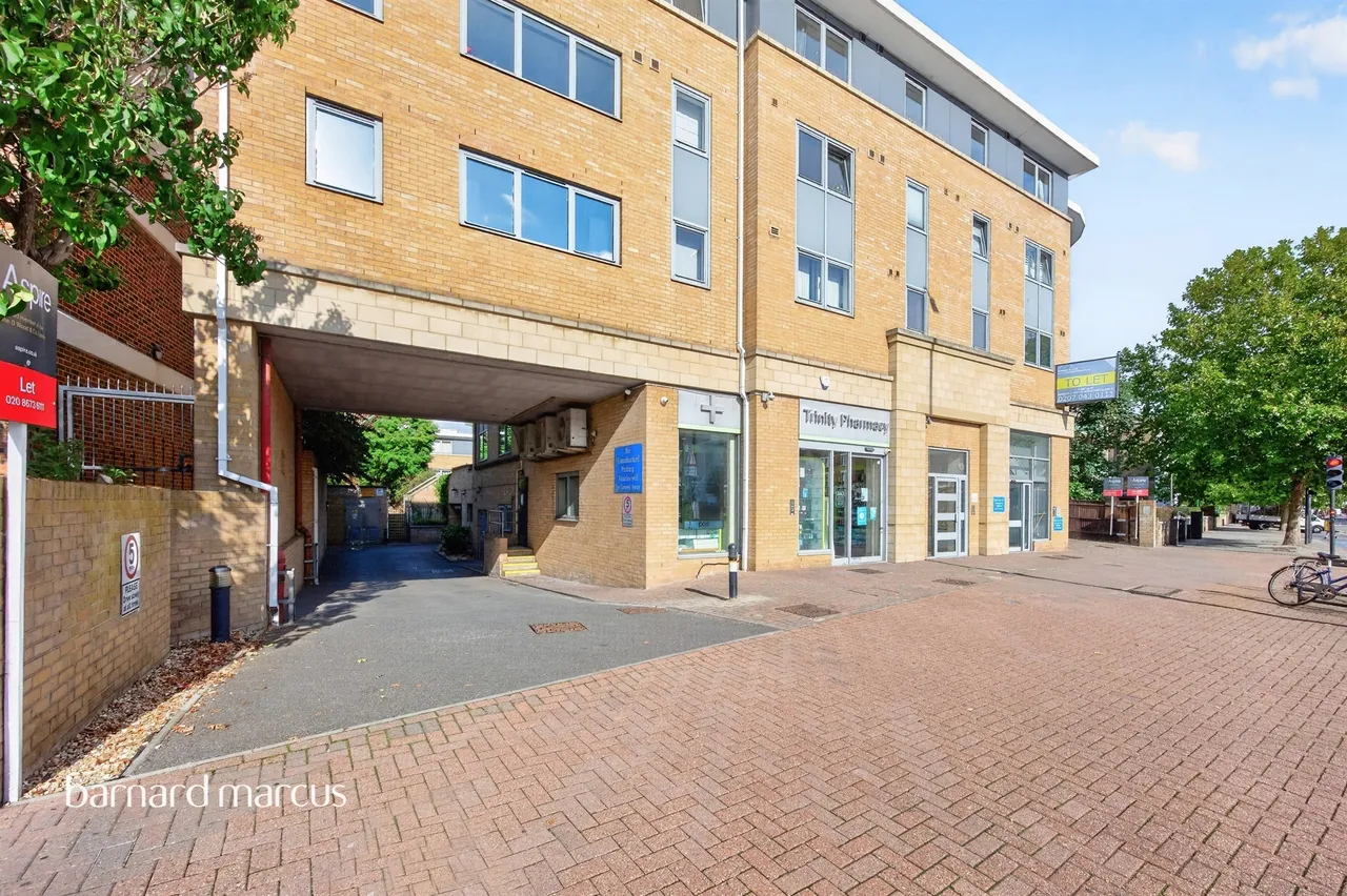 Balham High Road, London, SW17, photo 8